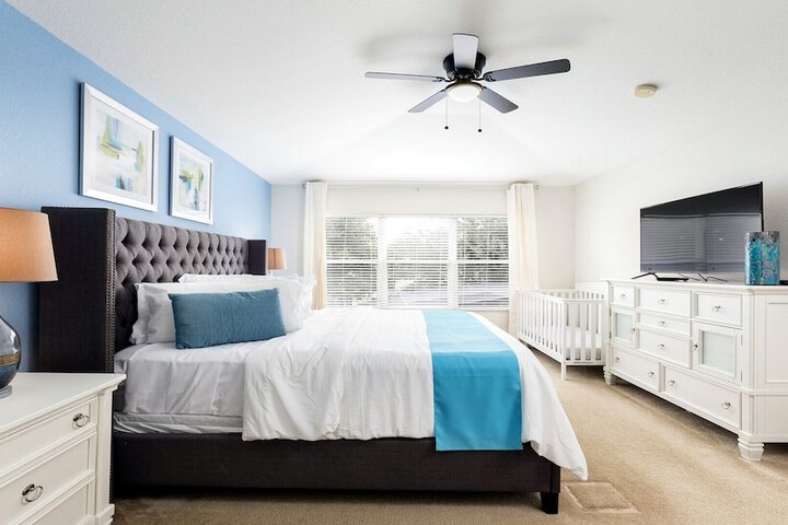 Room 326 of 710