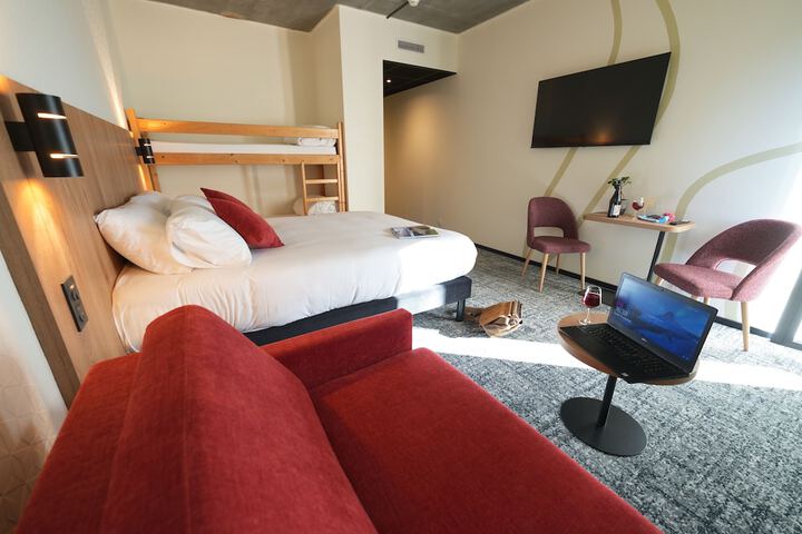 Room 13 of 27