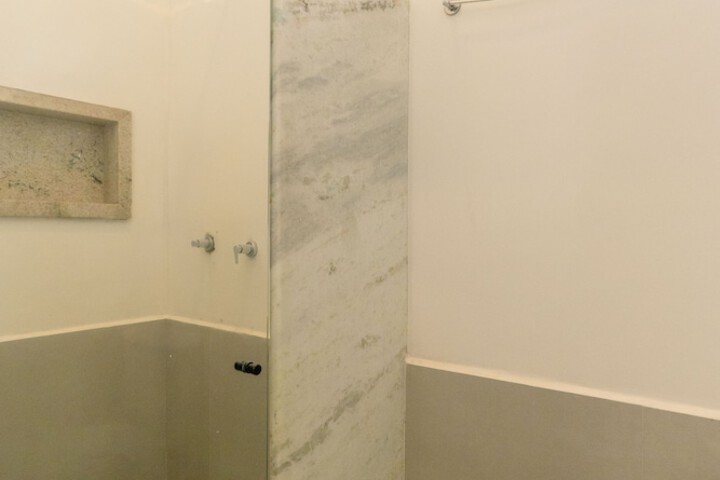 Room 11 of 36