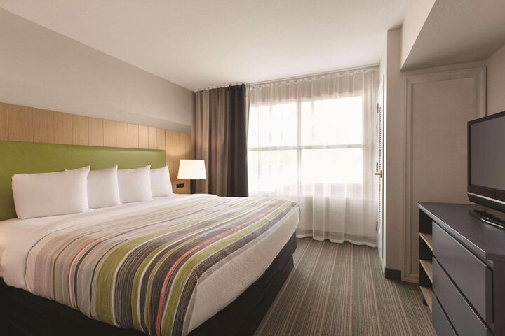 1 King Bed Suite (4 of 4)