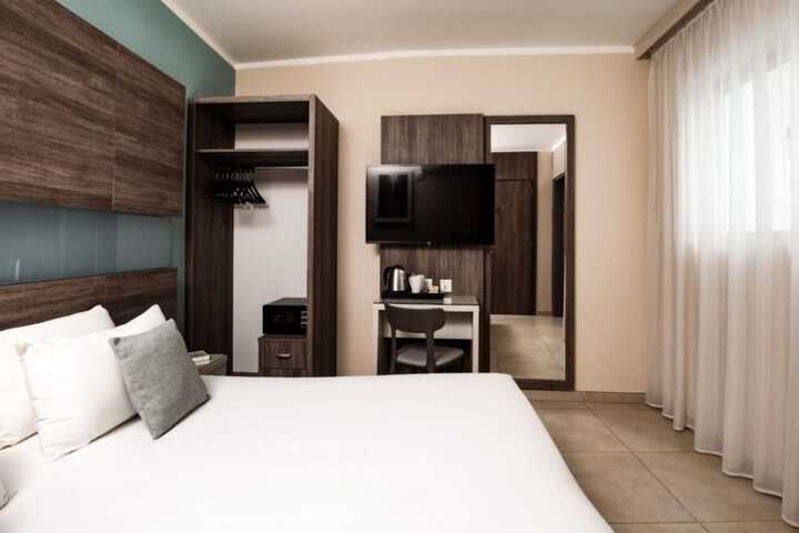 Room 17 of 32