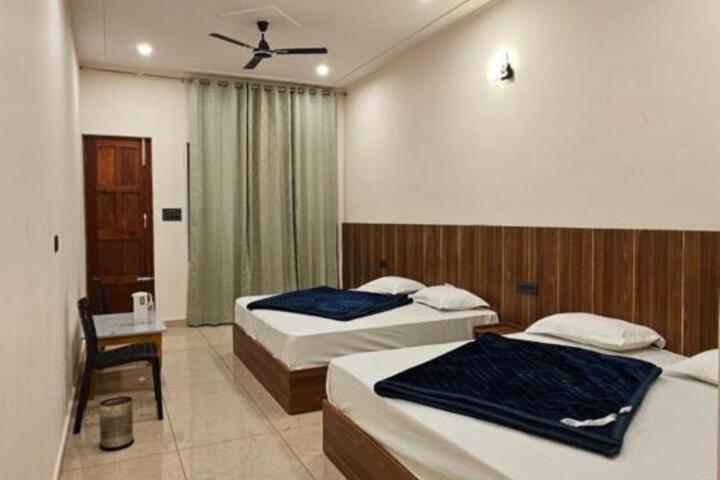 Hotel Dharohar