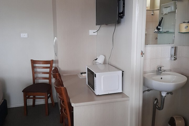 Room 10 of 86