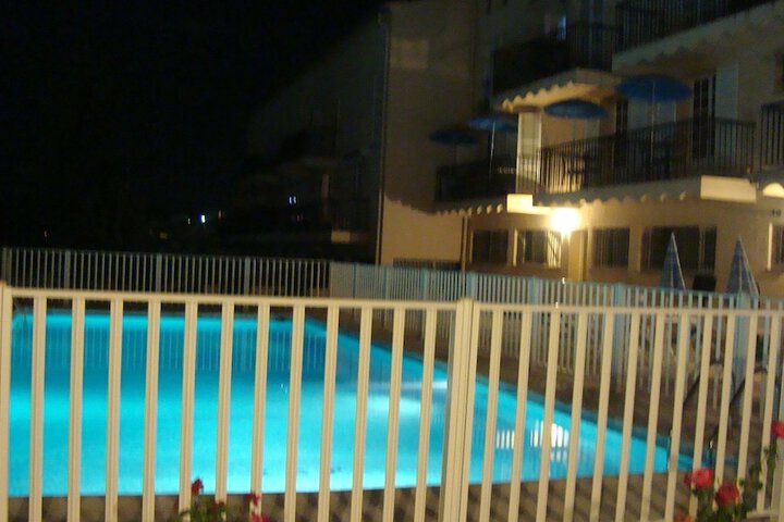 Pool 33 of 51
