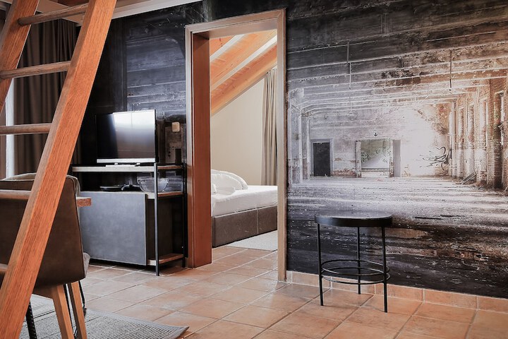 Room 52 of 125