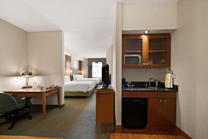 Suite 2 Queen Beds Kitchenette Sitting Area Sofa Bed Full Breakfast (29 of 38)