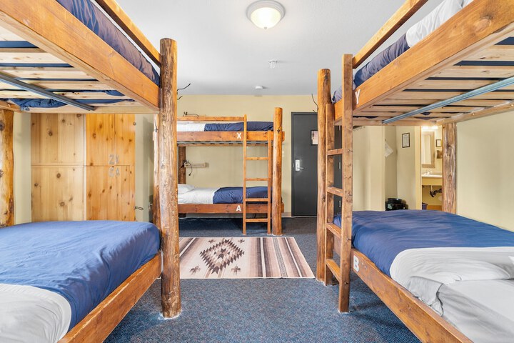 Room 46 of 83