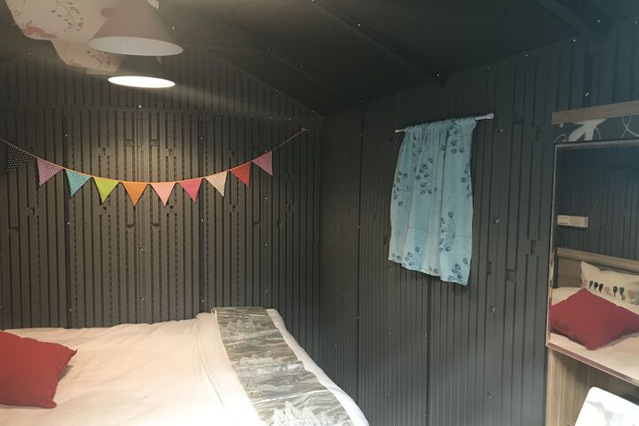 Room 6 of 8
