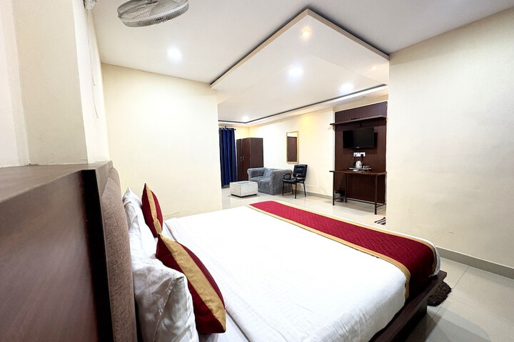 Room 9 of 14