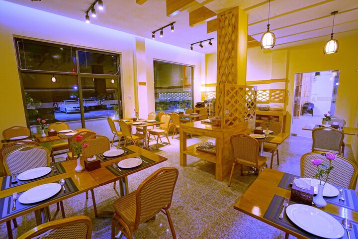 Dining 12 of 20