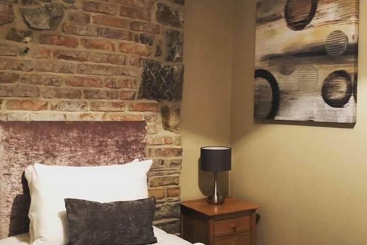 Room 10 of 34