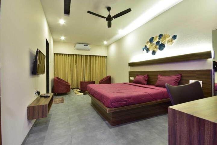 Hotel Amit executive Karad