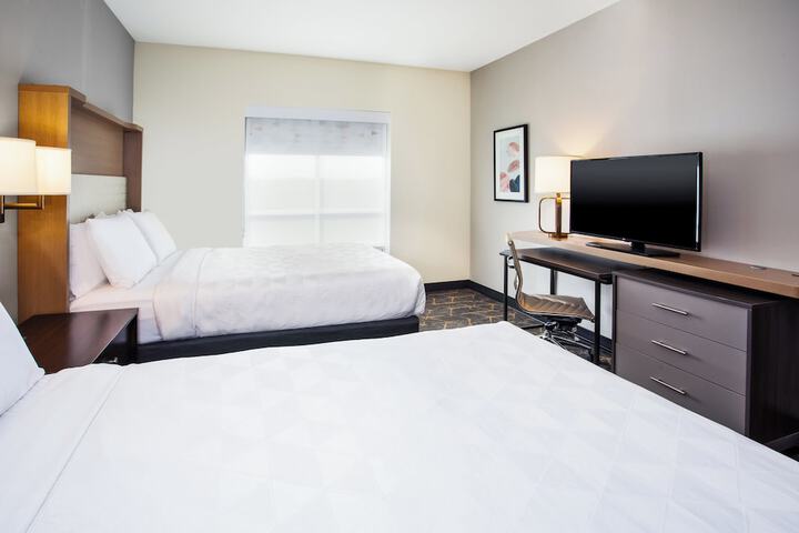 2 Queen Beds (5 of 19)
