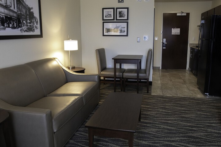 Studio Suite 2 Queen Beds (7 of 8)