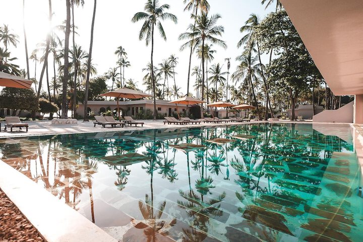 Hotel with Pool