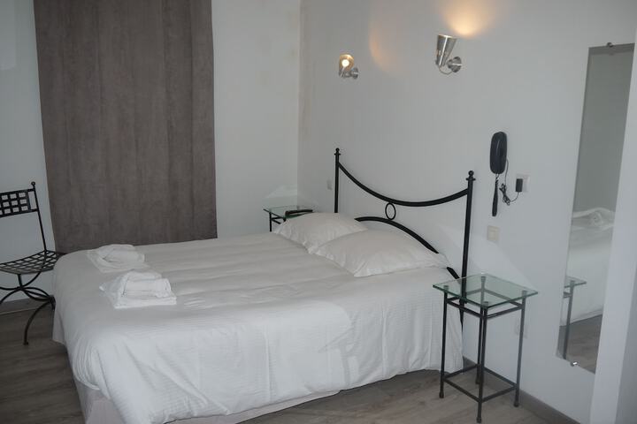 Room 4 of 18