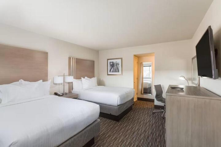 2 Double Beds (3 of 6)