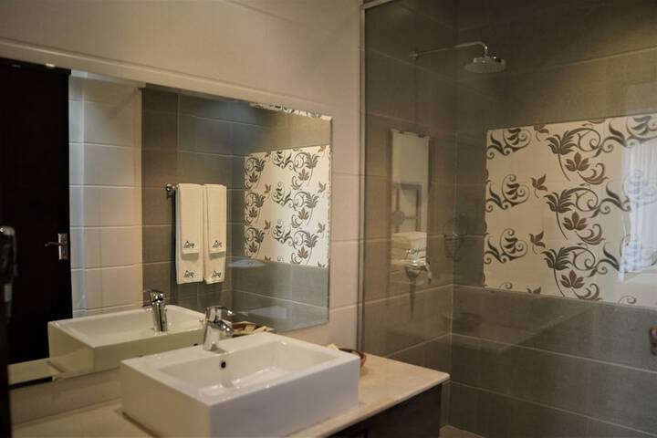Room 46 of 85