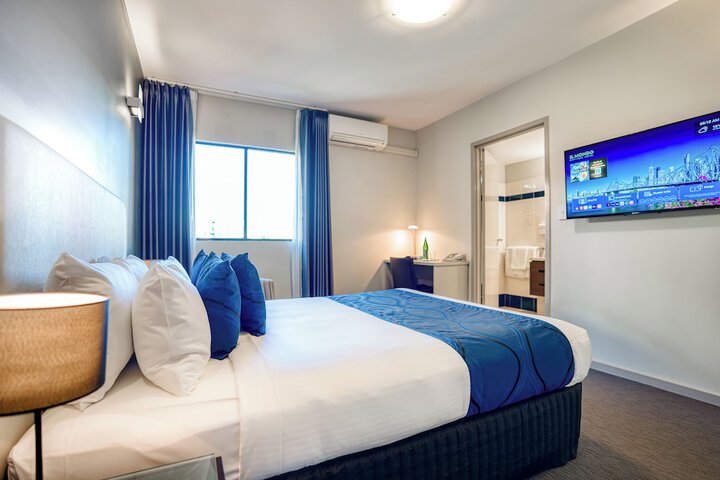 Room 25 of 132
