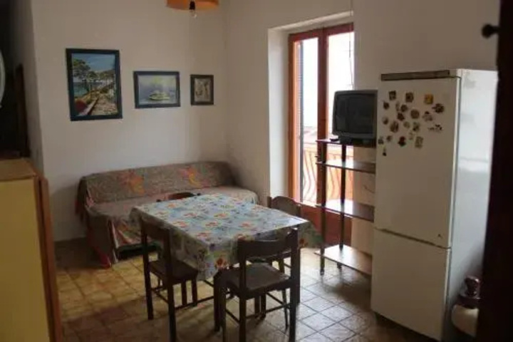 Room 4 of 11