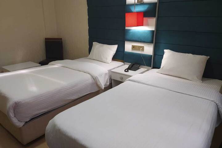 Room 2 of 31