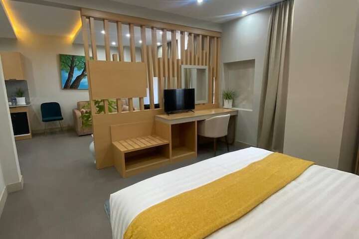 Room 4 of 30