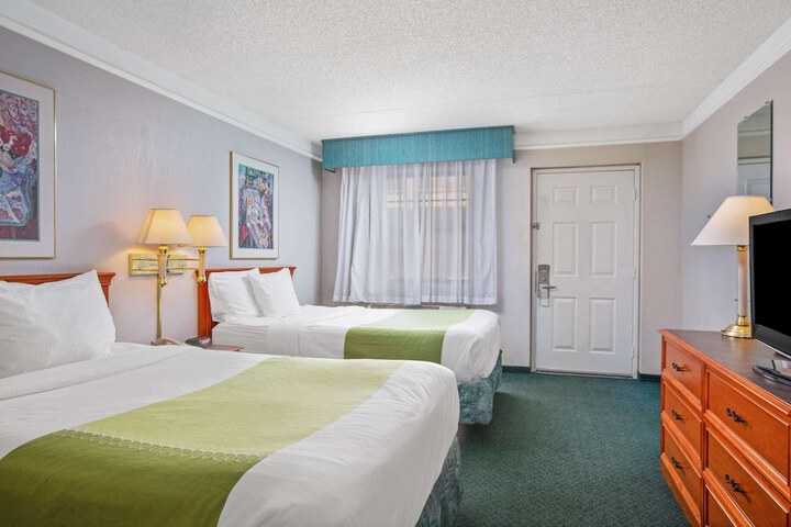 Deluxe 2 Double Beds (10 of 11)