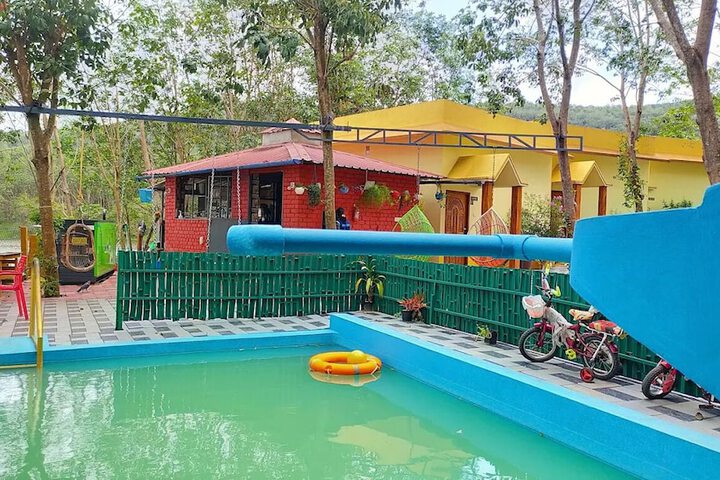 Pool 4 of 8