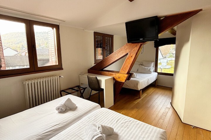 Room 27 of 47