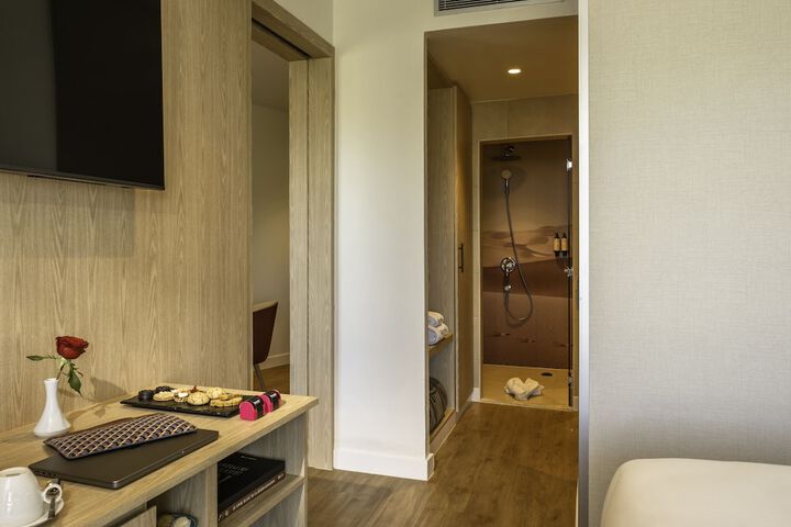Room 14 of 76