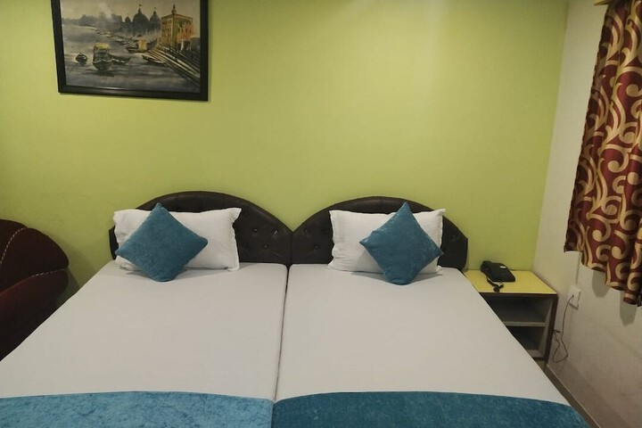Room 3 of 10