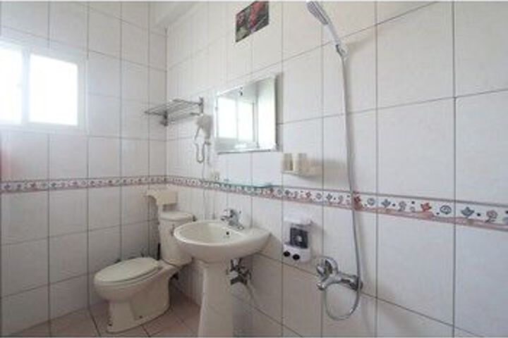 Room 7 of 16