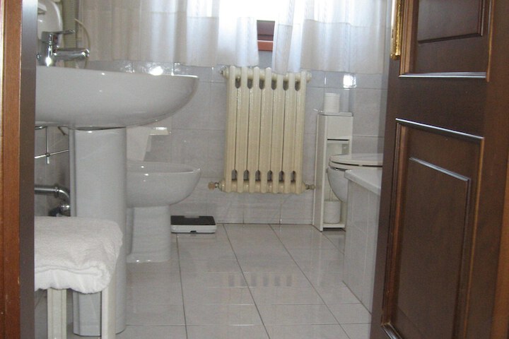 Room 32 of 43