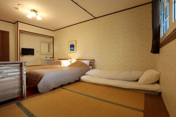 Room 27 of 84