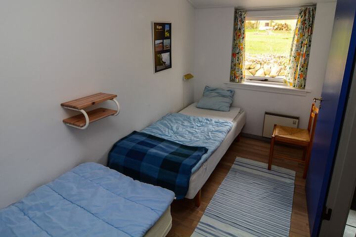 Room 2 of 93