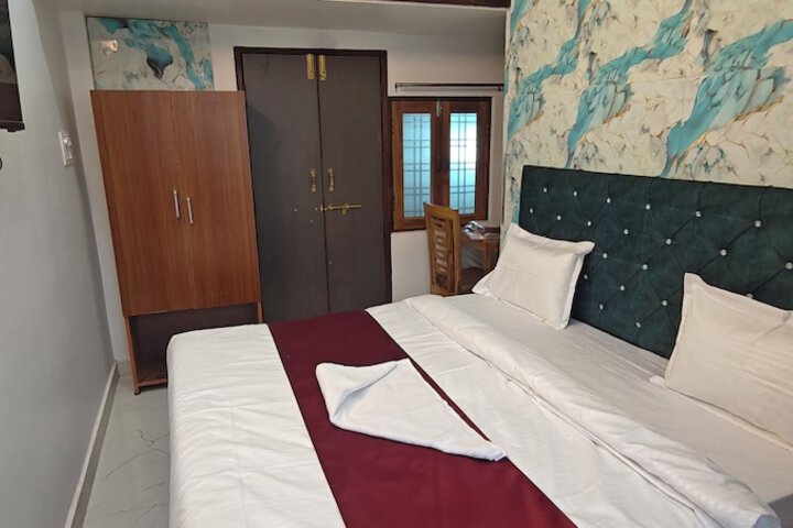 Room 3 of 9