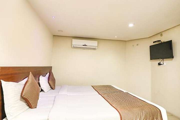 Room 17 of 31