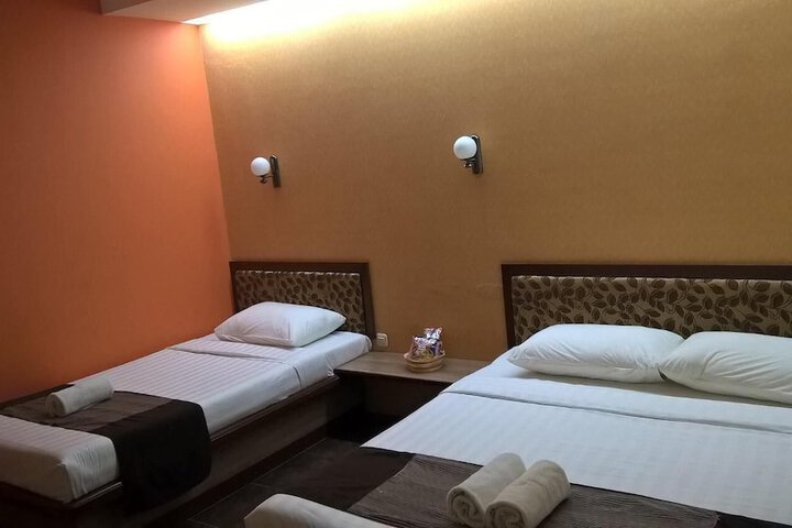 Room 6 of 18