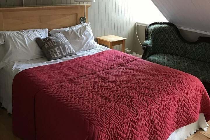 Room 26 of 102