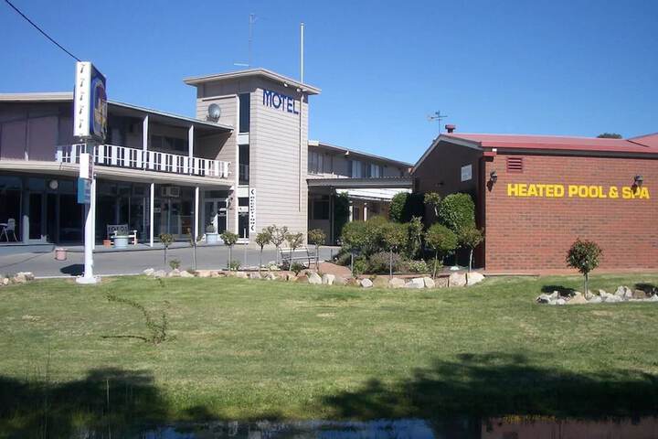Hotel Exterior 42 of 47