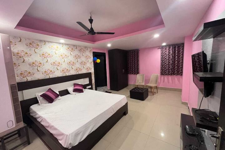 Room 18 of 48