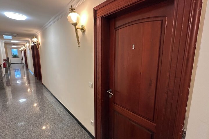 Room 2 of 8