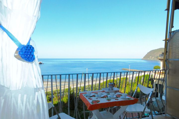 Bilocale Con Favolosa Vista Mare