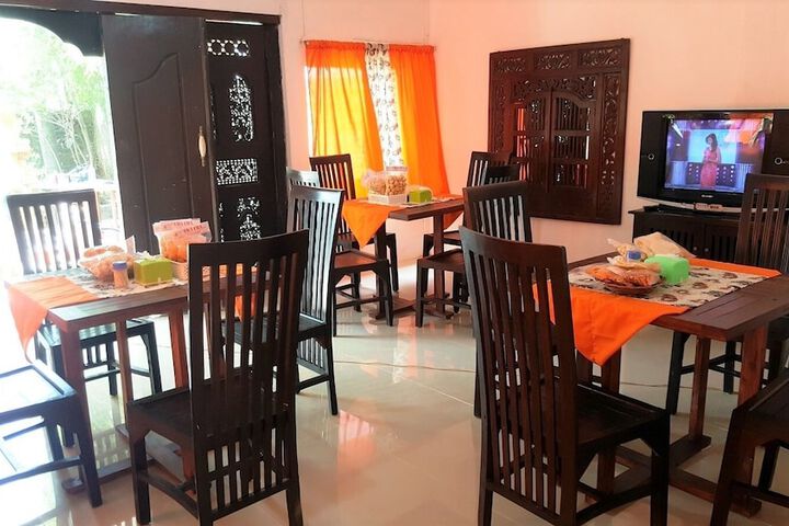 Dining 3 of 11