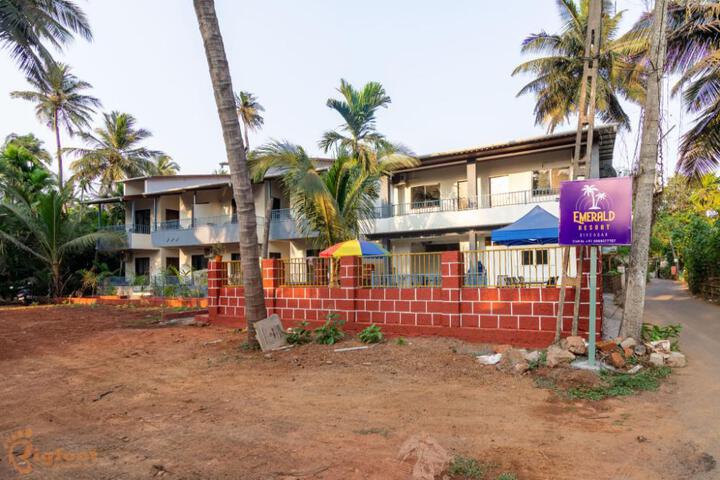 Emerald Resort