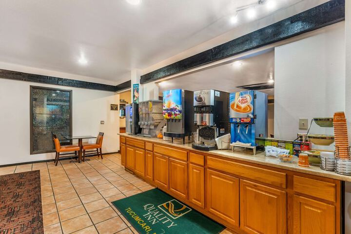 Breakfast/Coffee Service 24 of 38