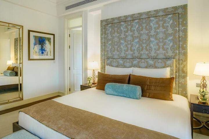 Room 30 of 208