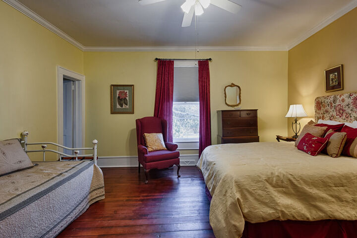 Room 5 of 16