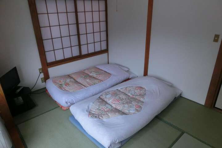 Room 8 of 25