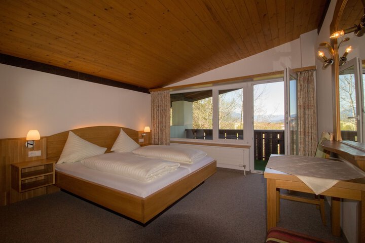 Room 4 of 50